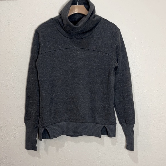 Alo turtleneck sweatshirt size M - Picture 2 of 6